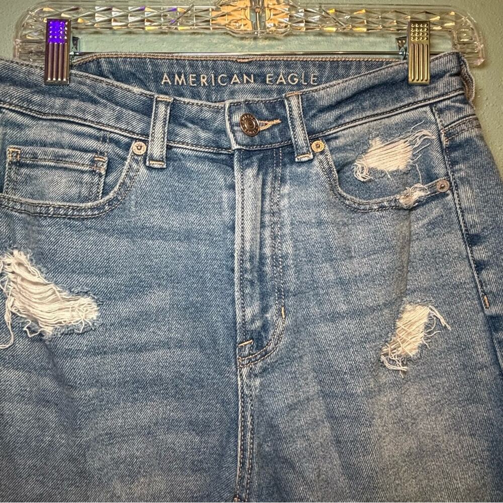 American Eagle Mom Straight Distressed Jeans | Size 4 Short - Picture 2 of 8